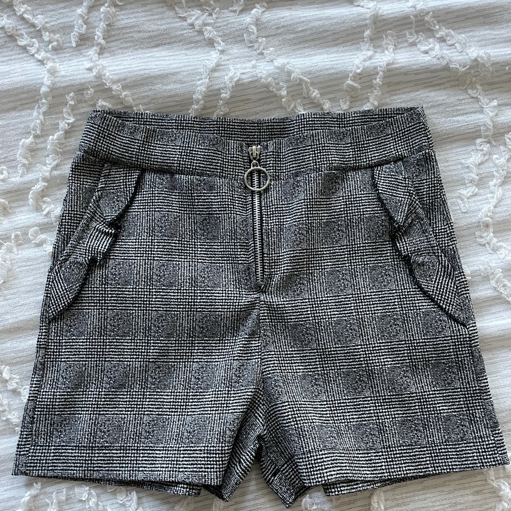 Checkered textured high rise shorts